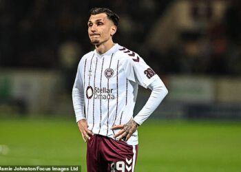 Krilni igrač Heartsa Alexandros Kyziridis potiče ljude Tynecastlea da usmjere svoje frustracije u definiranju tjedna osvajanja naslova