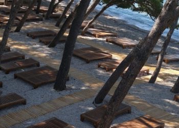 LEŽALJKE POSVUDA Nova okupacija plaže u Makarskoj: “Nemamo gdje staviti šugaman”