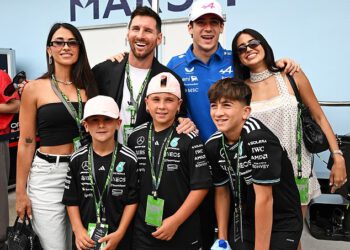 Lionel Messi i supruga Antonella predvode zvijezde A-liste na Velikoj nagradi Miamija… dok Jimmy Fallon, Rafael Nadal i DJ Khaled dolaze na izložbu F1