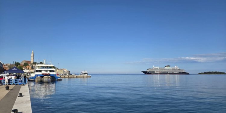 Luksuzni kruzer od 500 milijuna eura uplovio u Rovinj