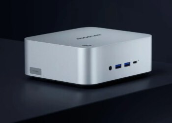 Mali Aoostar Ryzen 7 Pro 6850H Mini PC s 24 GB DDR5 RAM-a i USB 4 priključka pada na 313,50 USD