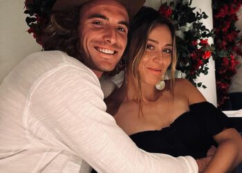 Mama teniske zvijezde Stefanosa Tsitsipasa krivi njegovu bivšu djevojku moćnog para da mu je ‘na teret’ i da mu je usporila karijeru s mjesta broj 3 na svijetu