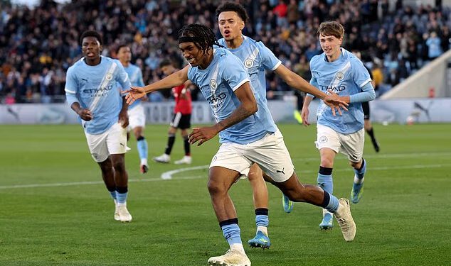 Man City osvojio FA Youth Cup: Sin legende Premier lige zadaje posljednje slomljeno srce Man Unitedu dok Pep Guardiola nazdravlja trijumfu mladih prije putovanja u London na finale FA Cupa
