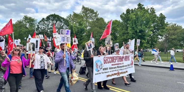 Marš ‘Besmrtnog puka’ održan u Washingtonu (SLIKE) — RT World News