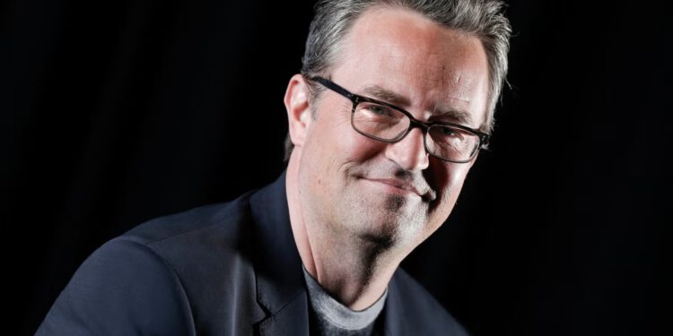 Matthew Perry plaćao je svog asistenta koji živi u njemu 150.000 dolara godišnje. Pomogao mu je da se predozira ketaminom