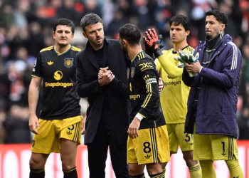 Michael Carrick uhvatio je zabrinjavajući tračak budućnosti tijekom zastoja Man Uniteda u Sunderlandu, piše CHRIS WHEELER – dok se izlazna vrata naziru za jedan potpis za 36,5 milijuna funti