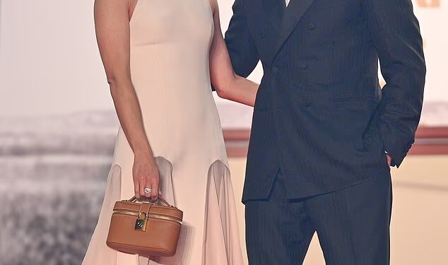 Michael Fassbender (49) i njegova supruga Alicia Vikander (37) blistaju od ponosa kad je njihov prvi zajednički film u desetljeću dobio šestominutni pljesak u Cannesu