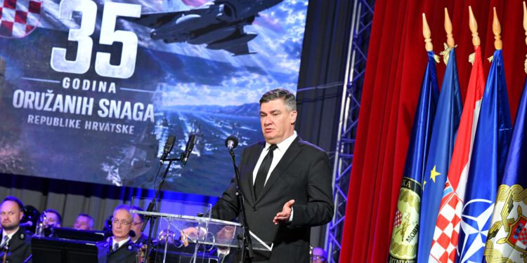 Milanović opleo: ‘Današnji svijet je na rubu kaosa, što izvodi Vučić?’