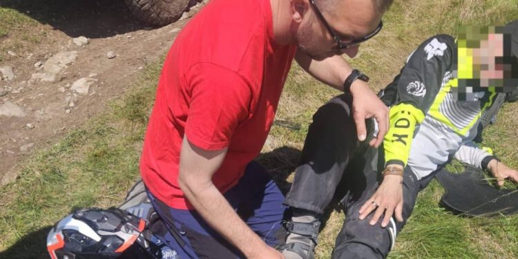 Motorist pao na Dinari, morao ga spašavati HGSS. Zadobio lom noge