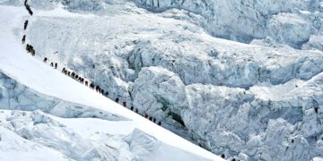 Mount Everest bilježi rekordnih 274 vrha u jednom danu zbog straha od prenapučenosti