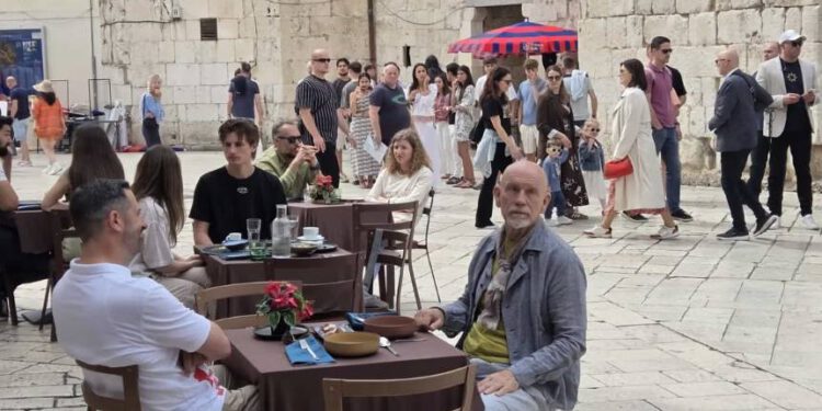 NASTAVAK HRVATSKE TURNEJE John Malkovich u Splitu snimio reklamu za HTZ