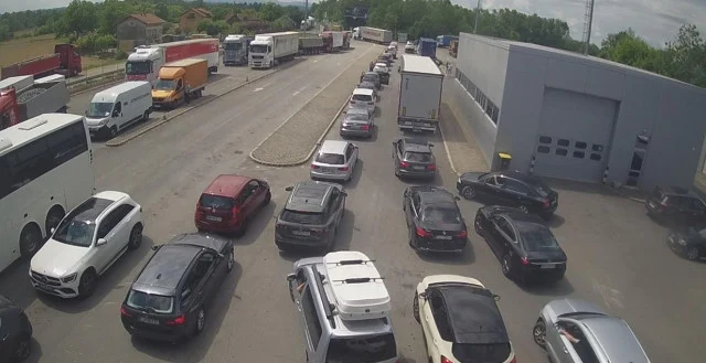 Na graničnom prijelazu između Hrvatske i BiH čeka se i po 16 sati