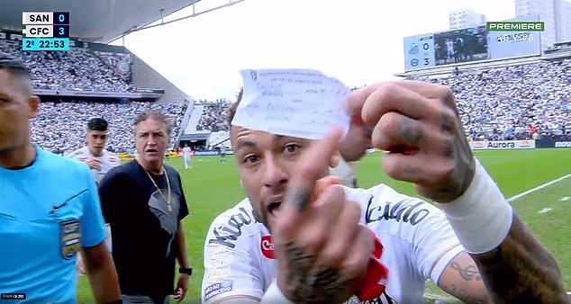 Neymar EKSPLODIRAO na suca u bijesnom raspadu nakon greške u zamjeni – a zvijezda će sutra saznati svoju sudbinu na Svjetskom prvenstvu usred zagonetne poruke Brazilskog trenera Carla Ancelottija