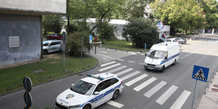 Nove dojave o bombama, policija ‘češlja’ Gradsku upravu i sjedište stranke Možemo