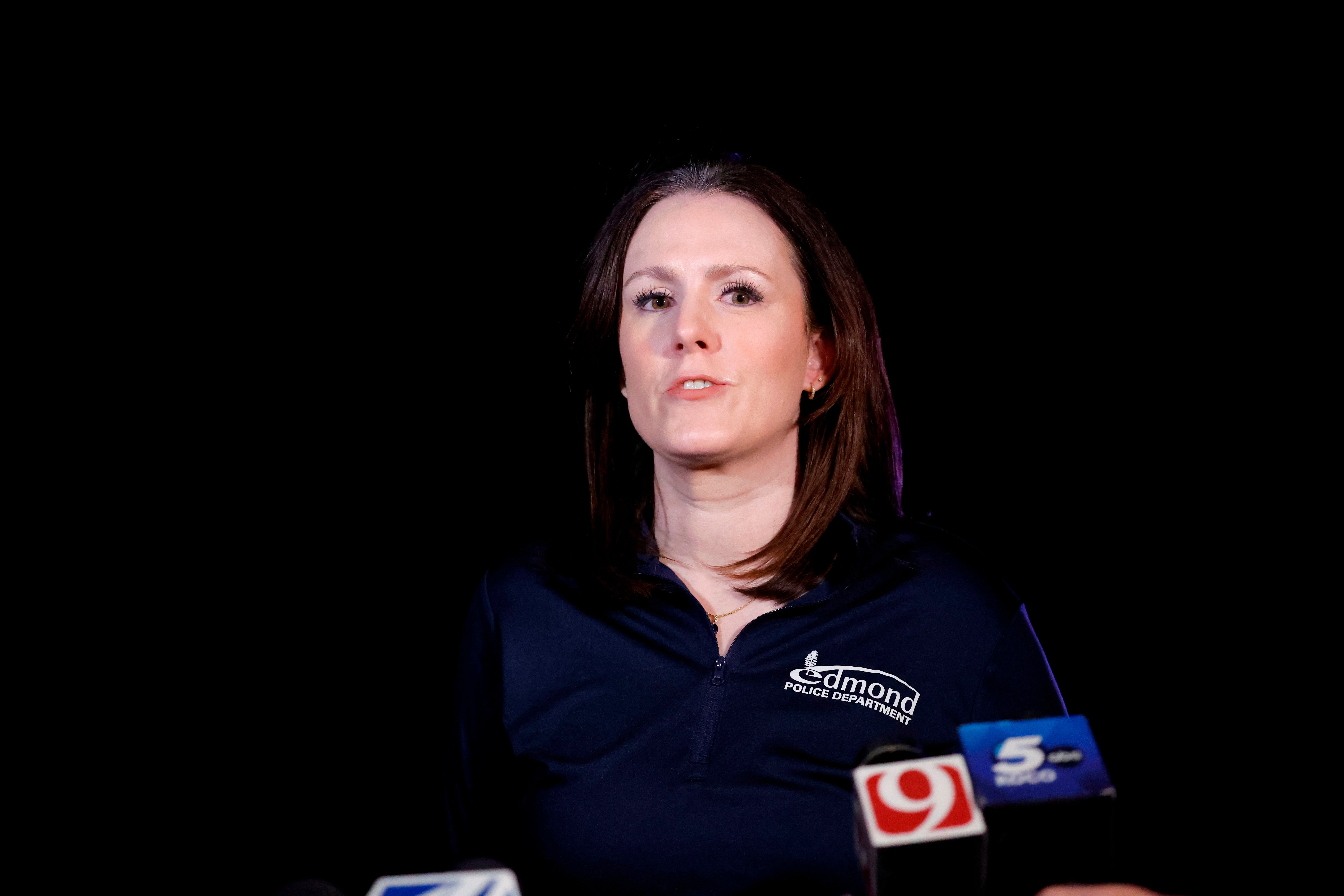 Glasnogovornica policije Emily Ward opisala je one na zabavi kao 'mlade odrasle osobe'