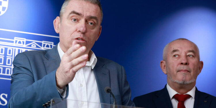 Orešković najavila novi zakon o zastavi, Ćipe odbrusio: ‘Mi je ne vadimo iz vagine’