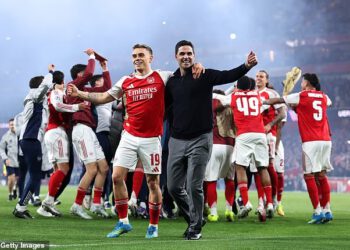 Osoblje Arsenala otišlo je ljuto nakon što je klub zaposlenicima naplatio £859 za putovanje na finale Lige prvaka u Budimpeštu – dok protivnički PSG nudi BESPLATNE letove