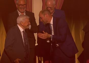 Ozareni David Attenborough dobio ovacije dok je sjedio pokraj princa Williama na proslavi 100. rođendana sa zvjezdanim gostima