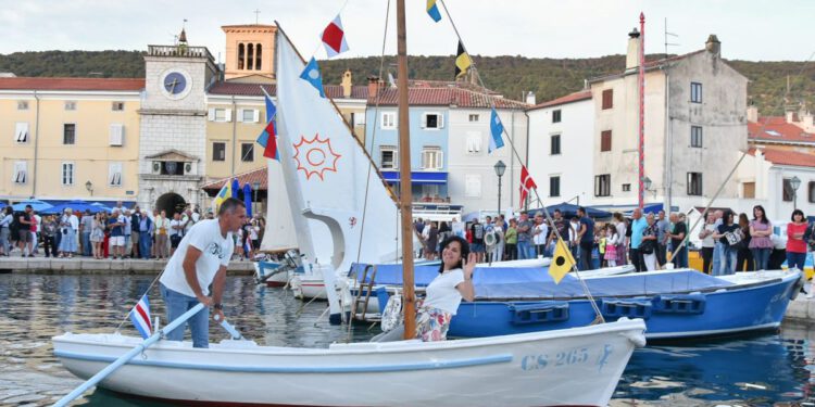 POVIJEST, TRADICIJA I OKUSI MORA Počinje omiljeni „Creski kaić“, stiže i prava venecijanska gondola, a u more se spušta obnovljeni dragulj!