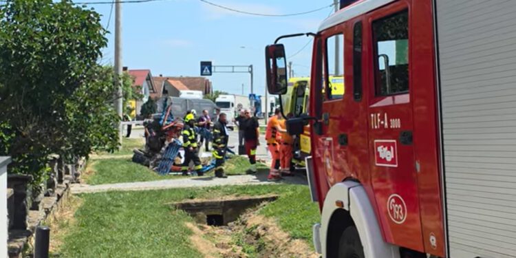 Sudar traktora i kamiona u Slavoniji: Muškarac poginuo pred kućnim pragom