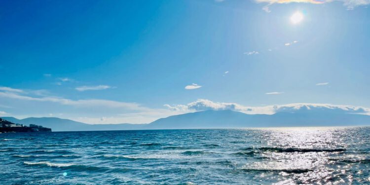 PROGNOZA ZA OBALU I OTOKE Sunce prži, temperature idu preko 30, ali pazite na jutarnju buru!