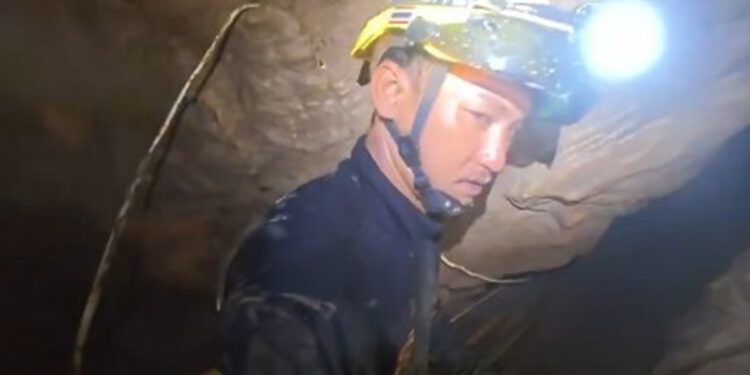 Pet od sedam zarobljenih u špilji u Laosu pronađeno živo nakon tjedan dana