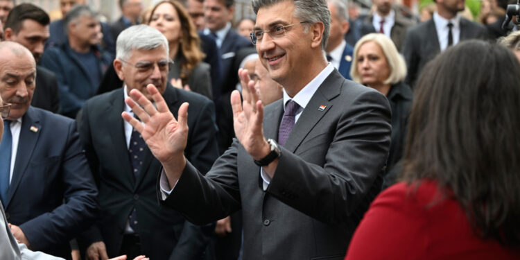 Plenković dijeli 3.5 milijuna, mnogim Hrvatima na račun će sjedati 1750 € mjesečno