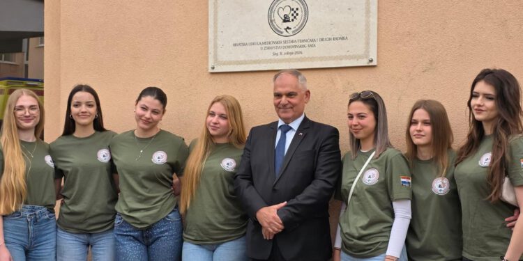 “Pod bijelim kutama nosili su srce hrvatskog vojnika”: Emotivne scene u Sinju