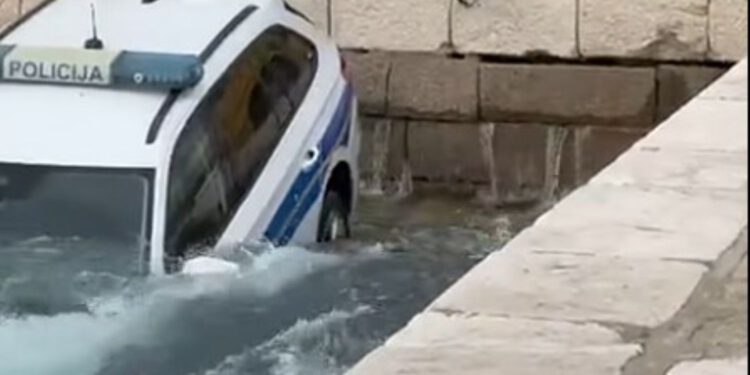 Policajac u Senju otišao u obilazak, pogledajte gdje mu je auto završio