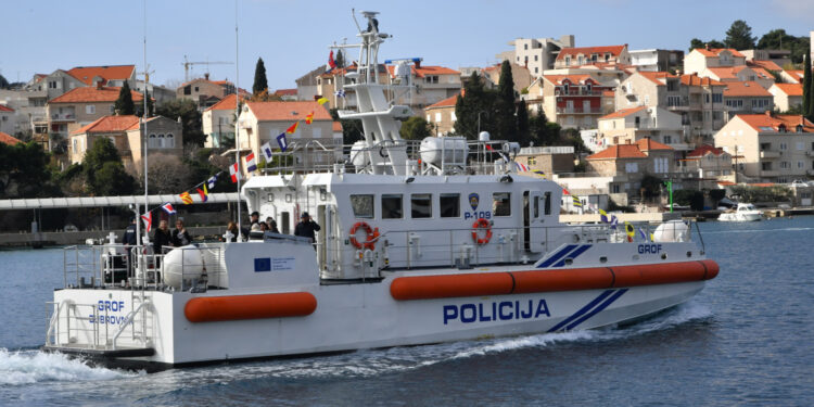 Policija na udaru, zaustavljena im kupnja: Naručili gradnju broda od tvrtke koja radi federe za dostavna vozila