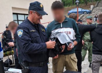 Policija u Imotskom mladima predstavila svoj poziv: “Raduje nas interes učenika”