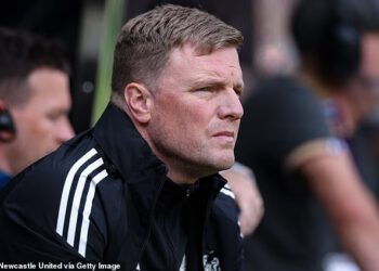 Premier liga UŽIVO: Eddie Howe daje novosti o ozljedi Lewisa Mileya na kraju sezone – plus sve najnovije vijesti s konferencija za tisak u petak s Arneom Slotom i Mikelom Artetom