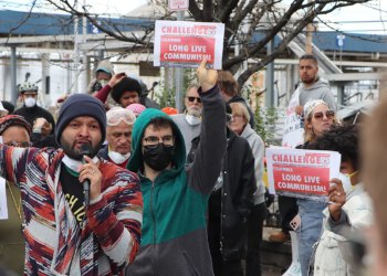 Proud Boys, komunističke skupine sukobljavaju se na prosvjedu u pritvorskom centru ICE u New Jerseyju