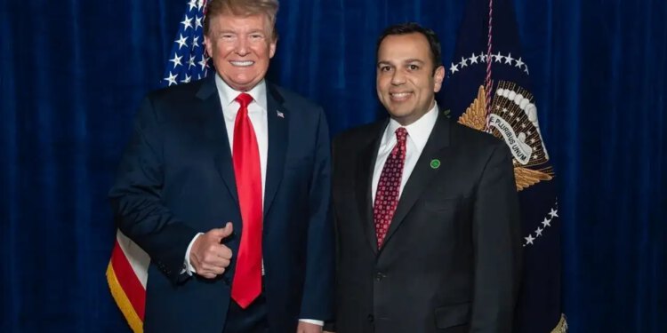 Ralph Alvarado pobjeđuje na predizborima u Kentuckyju za mjesto Andyja Barra nakon što je Trump kimnuo glavom