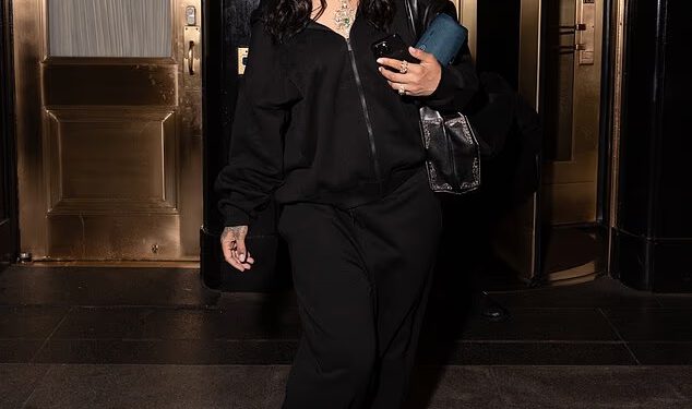 Rihanna je skromna s kapom i sunčanim naočalama dok se pojavljuje prvi put nakon napetog trenutka Met Gala s A$AP Rockyjem