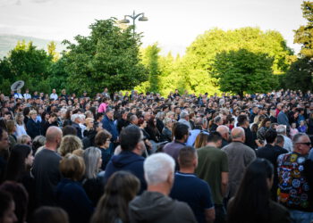 Rijeke ljudi u Drnišu tuguju za Lukom: ‘Tražimo da se ovakva tragedija nikada ne ponovi’