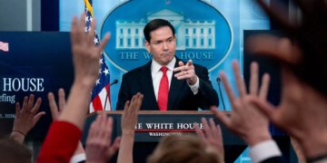 Rubio vodi brifing u Bijeloj kući, dobiva viralne pohvale prije puta u Italiju