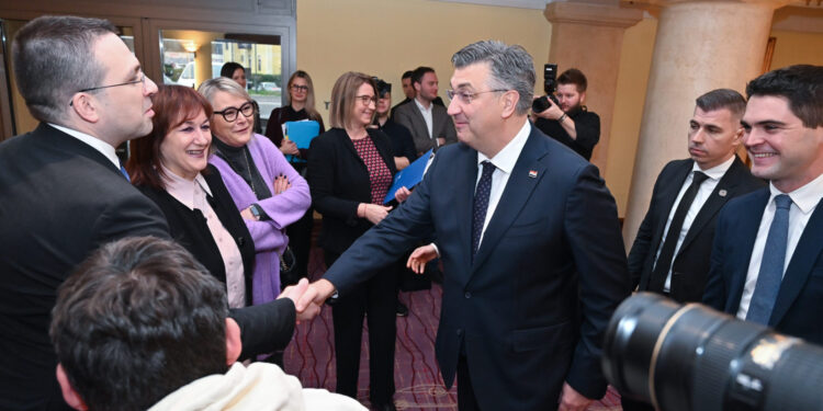 Šef Plenković se želi otarasiti Sokola: Povezao se s krajnjom desnicom, a iza svega stoji njegova žena