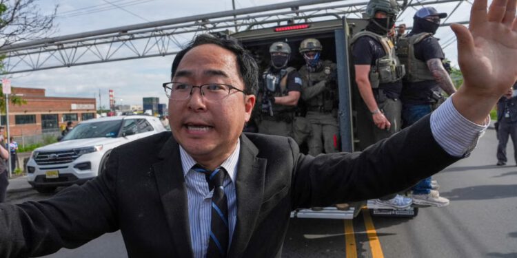 Senator poprskan paprenim sprejom na prosvjedu ICE-a kaže da se boji da bi se u New Jerseyu moglo ponoviti nasilje u Minneapolisu