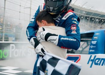 Sin Kylea Buscha, 11, odaje srceparajuću počast svom tati… dok NASCAR otkriva simboličnu gestu nad legendarnim brojem 8