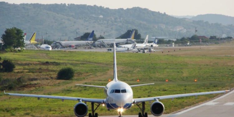 Splitski fotograf snimio točan trenutak nesreće na aerodromu, evo što je avion pokosio na pisti!