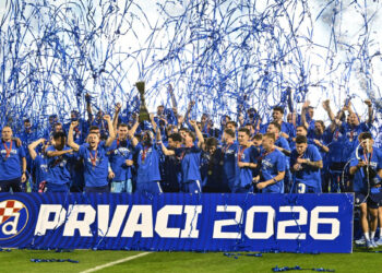 Sportske novosti – Dinamo ostao bez pobjede u zadnjoj HNL utakmici sezone, priređena spektakularna fešta na Maksimiru!