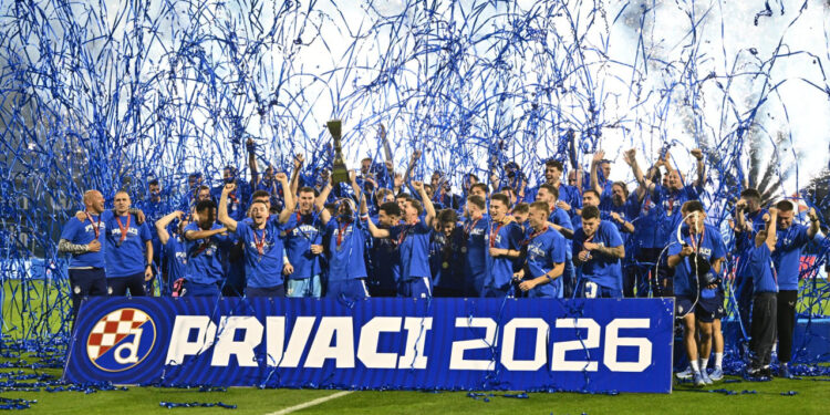 Sportske novosti – Dinamo ostao bez pobjede u zadnjoj HNL utakmici sezone, priređena spektakularna fešta na Maksimiru!
