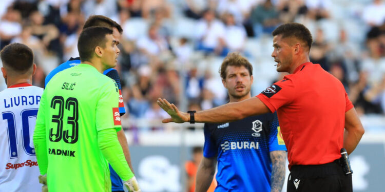Sportske novosti – Layec presudio: Varaždin opravdano dobio crveni protiv Hajduka