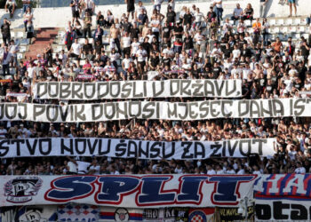 Sportske novosti – Pogledajte kako je Torcida komentirala mučko ubojstvo u Drnišu, pala i pjesma za igrače: ‘Kad si prvi…’