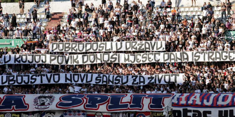 Sportske novosti – Pogledajte kako je Torcida komentirala mučko ubojstvo u Drnišu, pala i pjesma za igrače: ‘Kad si prvi…’