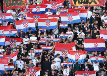 Sportske novosti – Tišina Poljuda: poluprazne tribine, jedan od najmanjih posjeta, čak su se čula i crkvena zvona
