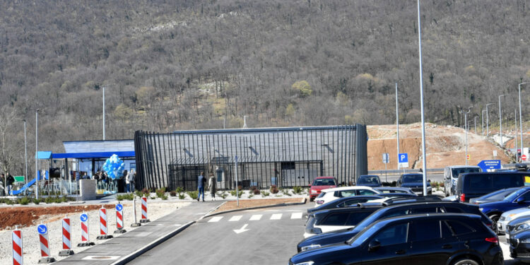 Srbinu prekipjelo kad je vidio što radi Hrvat, ostavio ga na parkiralištu