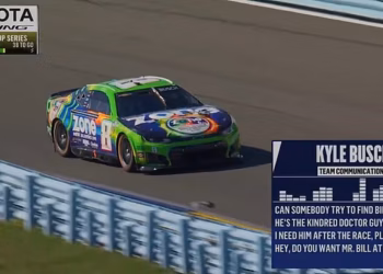 Srceparajući trenutak Kyle Busch poziva liječničku pomoć u svom automobilu tijekom NASCAR utrke samo nekoliko dana prije šokantne smrti u 41. godini