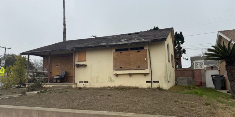 Stambeno tržište u Kaliforniji toliko je izvan kontrole da čak i mala, izgorjela kuća košta milijun dolara
